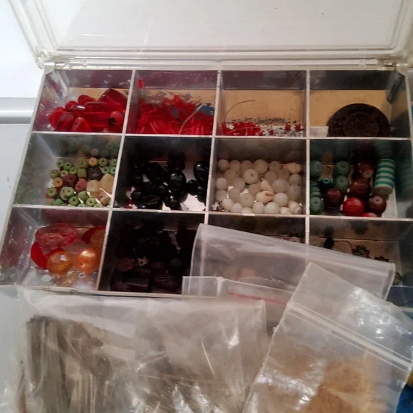 Large Mixed Jewerly Making Lot. - Picture 5 of 8